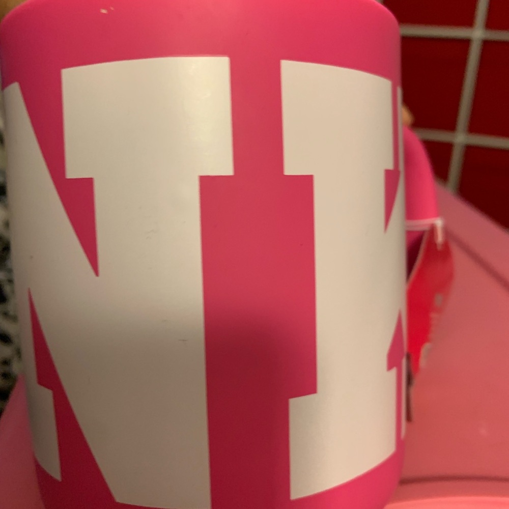 Victoria Secret Pink Cup - Picture 2 of 4